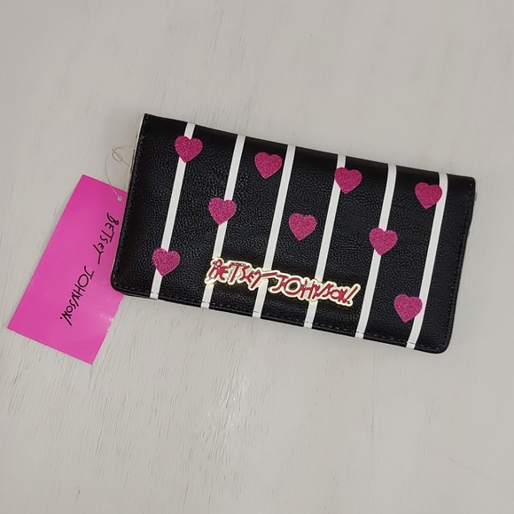 Betsey Johnson Handbags - Betsey Johnson STRIPE HEART WALLET ❤